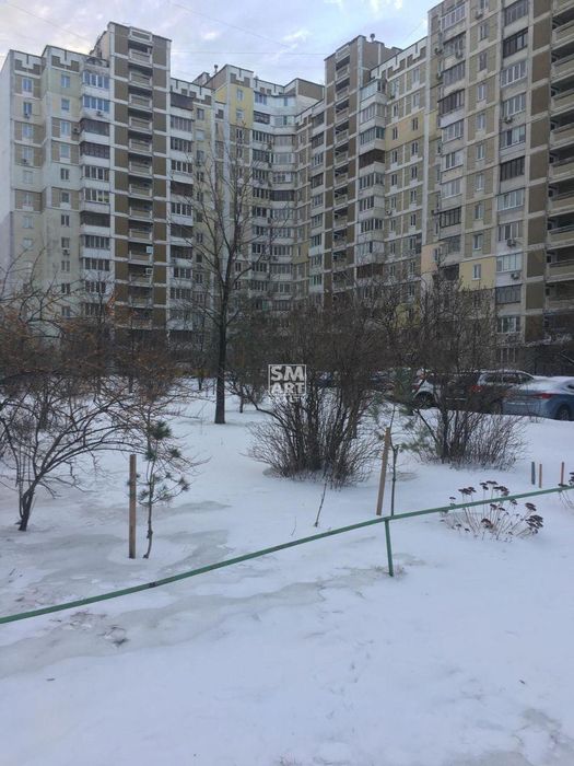 Продам 3-кімнатну на Позняках, 3 поверх, 73 кв.м, вул. А.Ахматової, 6