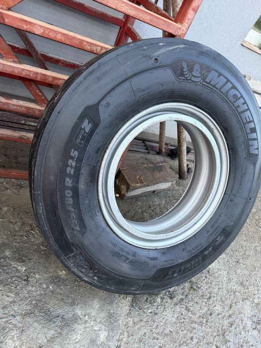 Шини з дискаи Michelin 295/80r22.5(для камаз)