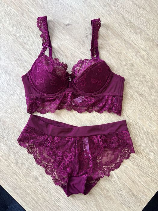 Комплект білизни жіночої М 75В новий комплект кружевного нижнего белья