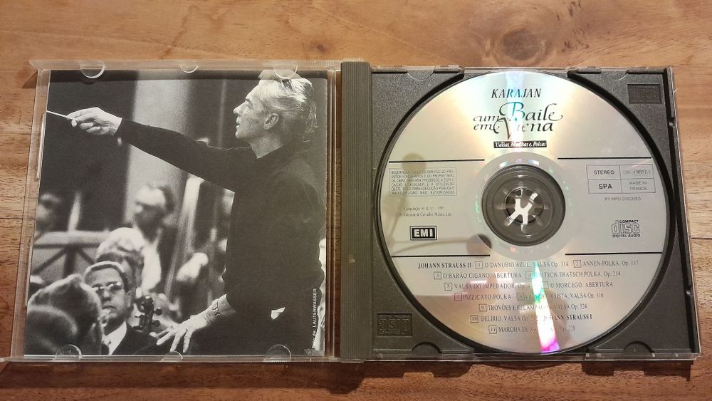 Cd Karajan dirige um Baile em Viena valsas, marchas e polcas