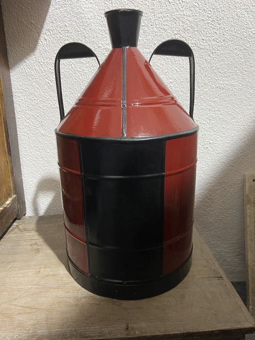 Bilhas, balde e regador decorativos