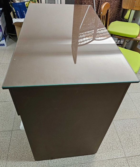 Balcão com gaveta e tampo em vidro