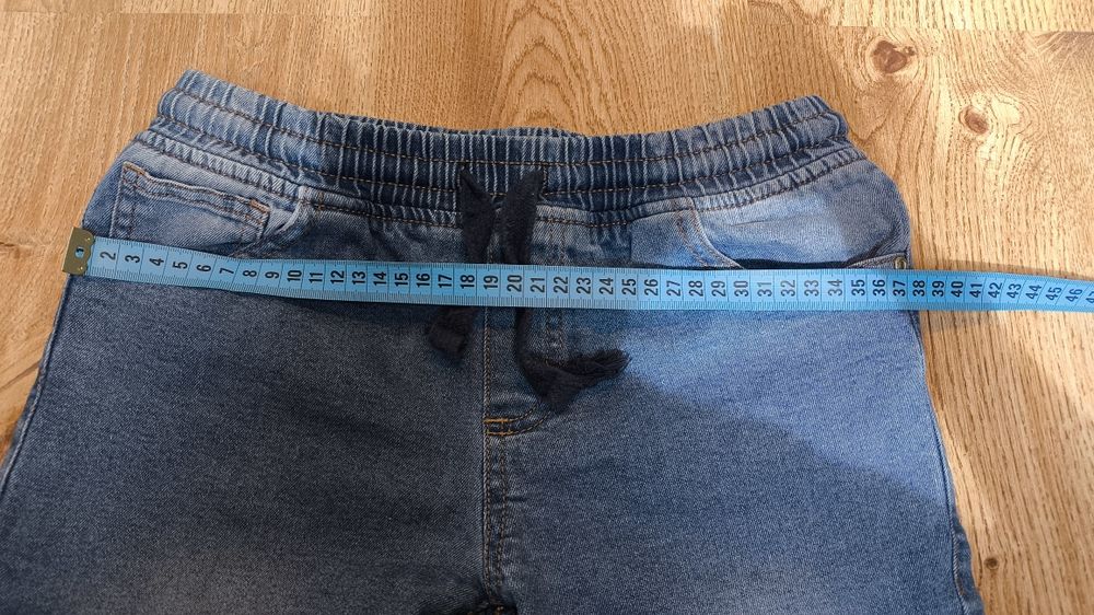 Spodnie jeansowe dziecięce r. 146