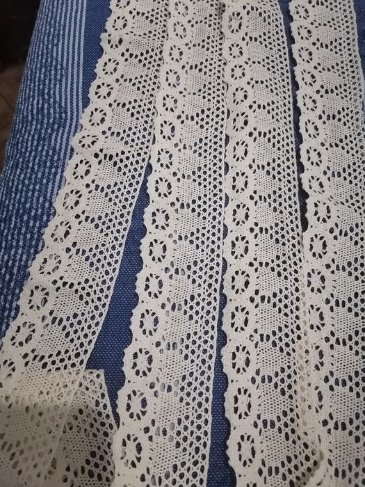 Três metros de renda de algodão em cru