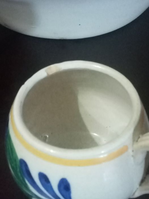 Bacia/ saladeira e pequena caneca em faiança