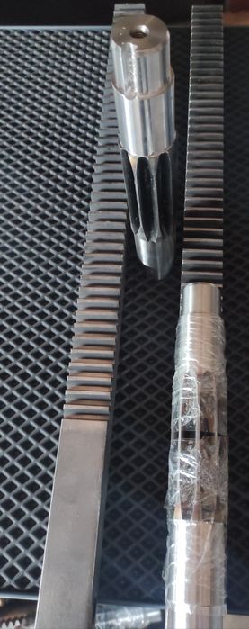 Є в наявності Рейка та вал для дровоколу