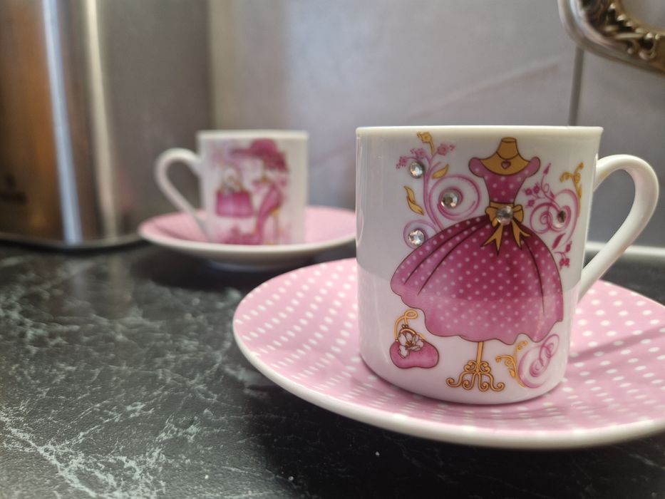 Набір чашок із тарілочками BonaDi