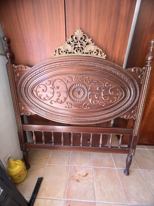 Cama em Madeira