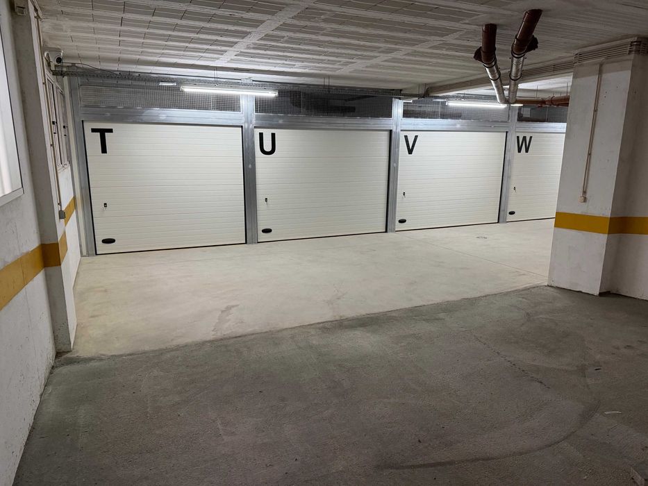 Arrendamento de garagem na Rua Dona Glória de Castro, 43