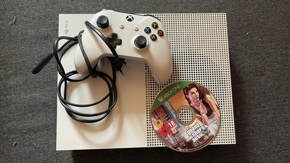 Konsola Xbox One S (Biała) + Kontroler + Gra GTA V