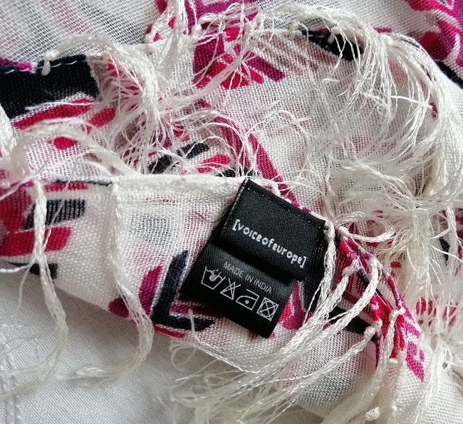 Voice of Europe chusta Pióra biała róż fuksja pudrowy róż czarna 109