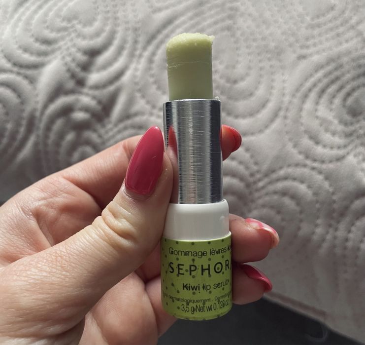 Sephora rozswietlajacy peeling do ust gommage lip scrub kiwi