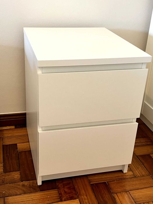 2 Mesas de Cabeceira IKEA MALM Brancas – Excelente Estado