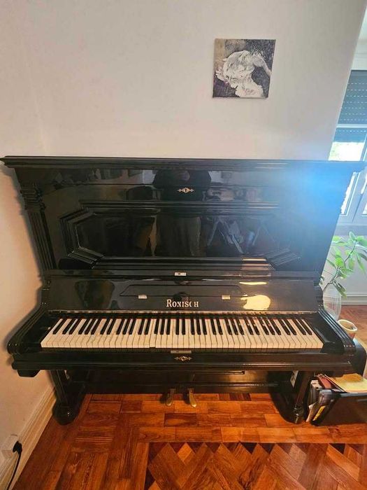 Piano Ronisch vertical