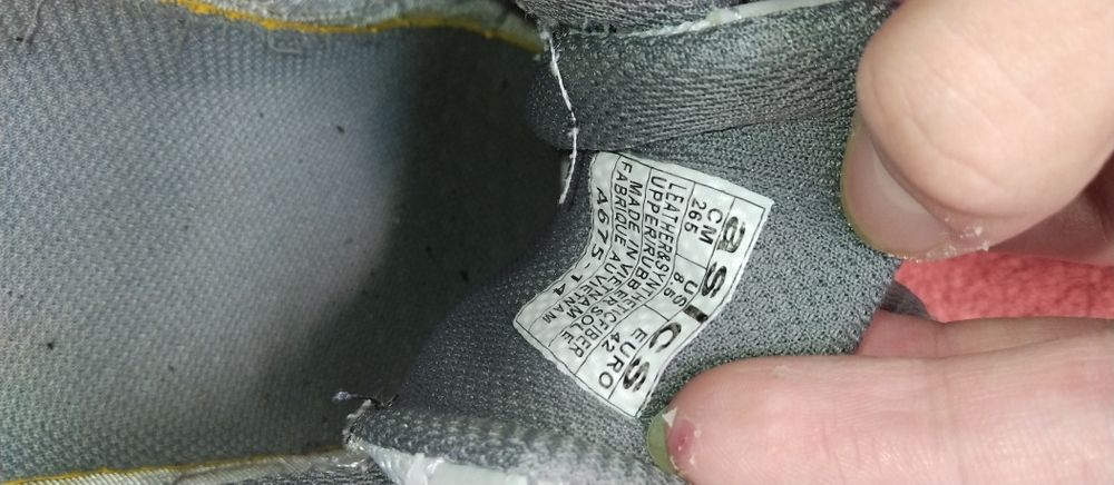 Кроссовки ASICS .
