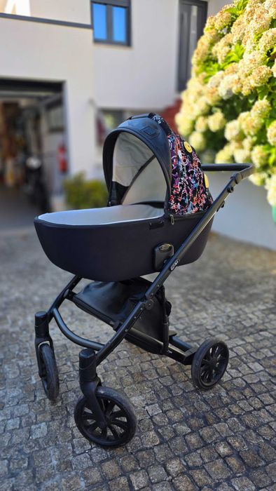 Conjunto - Carrinho, alcofa, ovo, cadeira para carro, isofix, adaptadores e cadeira refeições