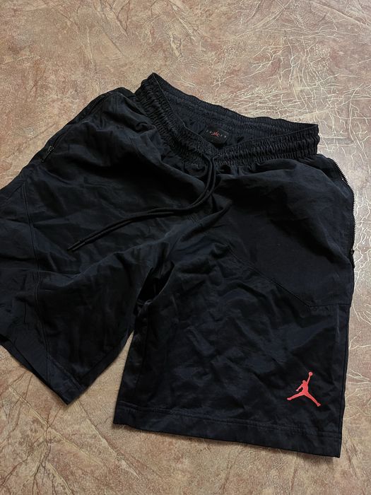 Jordan шорты.