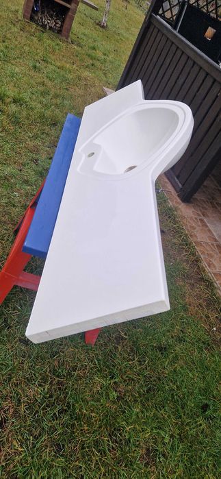 Umywalka ceramiczna 146,5 cm. x 52,5 cm.