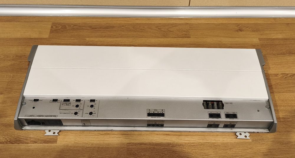 Wzmacniacz Boston Acoustik GT-28, 2/1 kanał  900w 4ohm, 1300w rms 2ohm