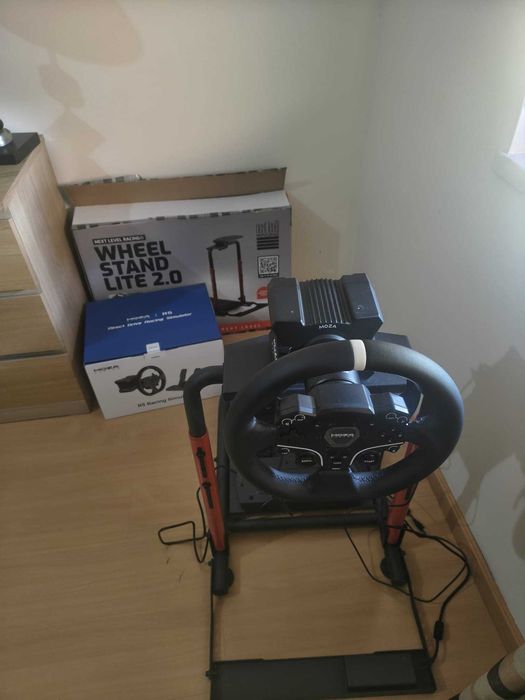 Volante MOZA R5 + Next Level Racing Wheel Stand Lite 2.0