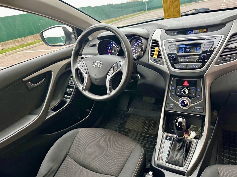 Hyundai Elantra 1.8 Бен/газ автомат 2015