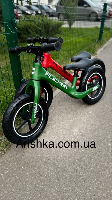 Велобіг ,беговел надувні колеса 12 дюймів,нейлонова рама