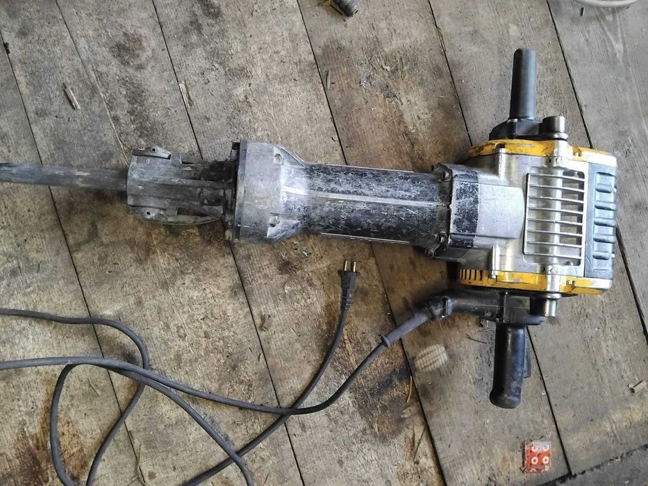 Młot udarowy wyburzeniowy do kucia dewalt duży