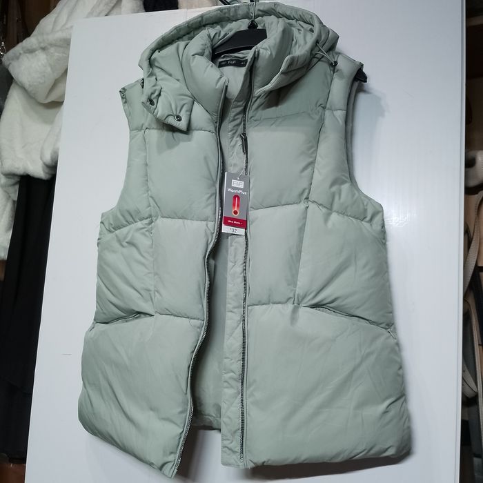 Жилетка F&F, об'ємна, тепла, стильна, р. S