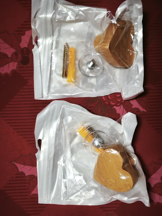 2 ganchos cabides madeira forma coração