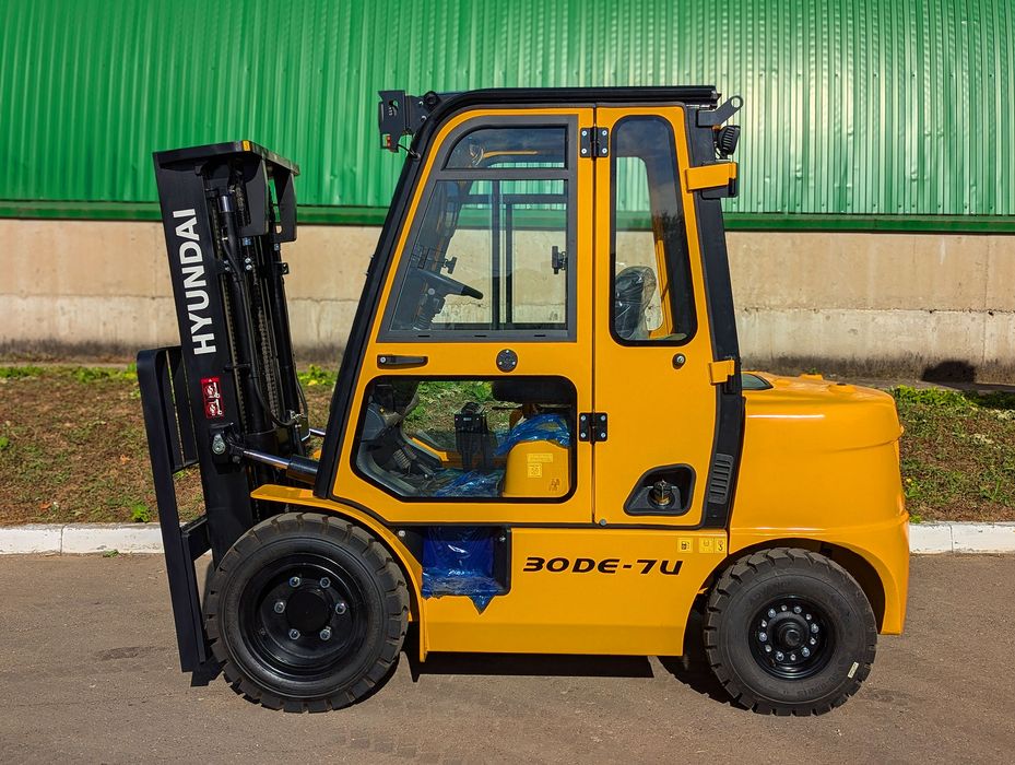 Навантажувач Hyundai 30DE-7 Mitsubishi дизель