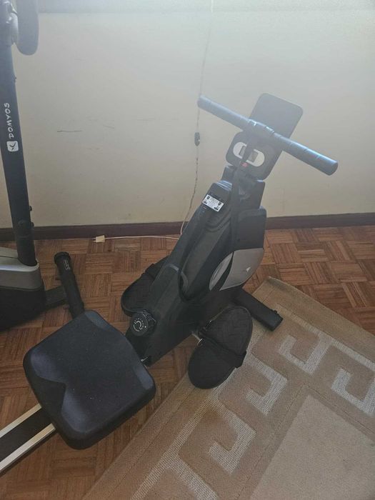 Máquina de remo cor preto