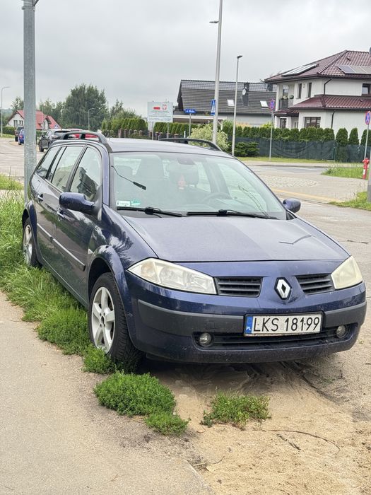 Renault Megane uszkodzony