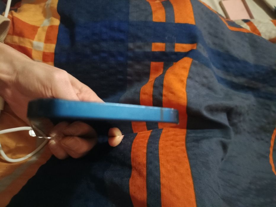 Apple iPhone 12 не вкл