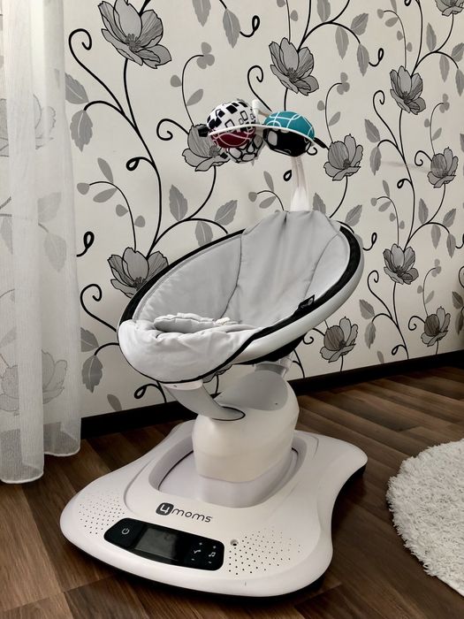 Заколисуючий центр 4moms