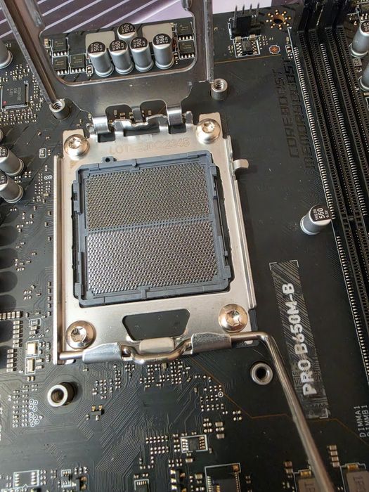 MSI Pro B650M-B DDR5