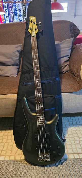Baixo Ibanez SDGR (2002) e amplificador Laney RBW200 (200 W)