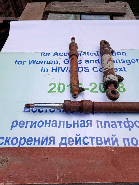 Гідроциліндри для комбайнів преса трактора на дровокол