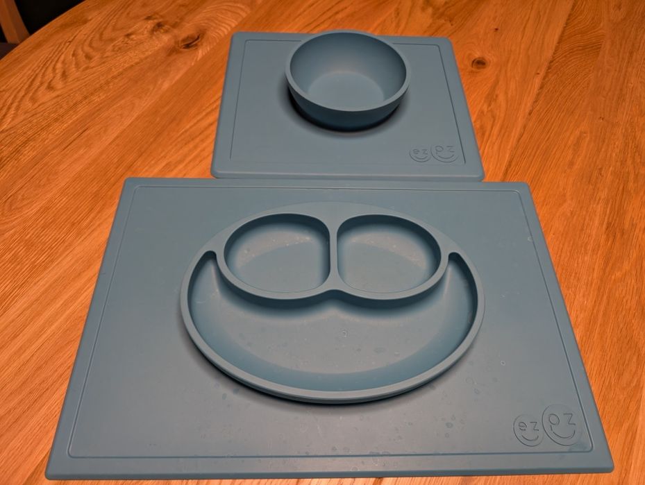 Niebieski zestaw EZPZ talerzyk i miska, Happy Mat