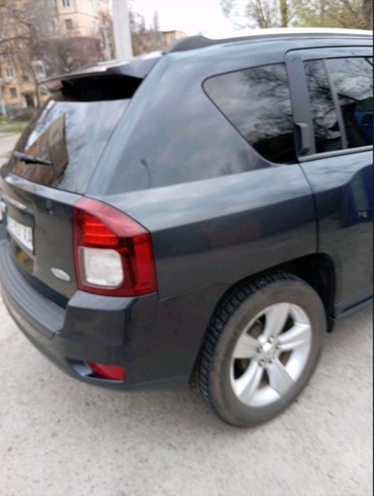 Терміново продам  машину в дуже гарному стані...jeep compass.2012р