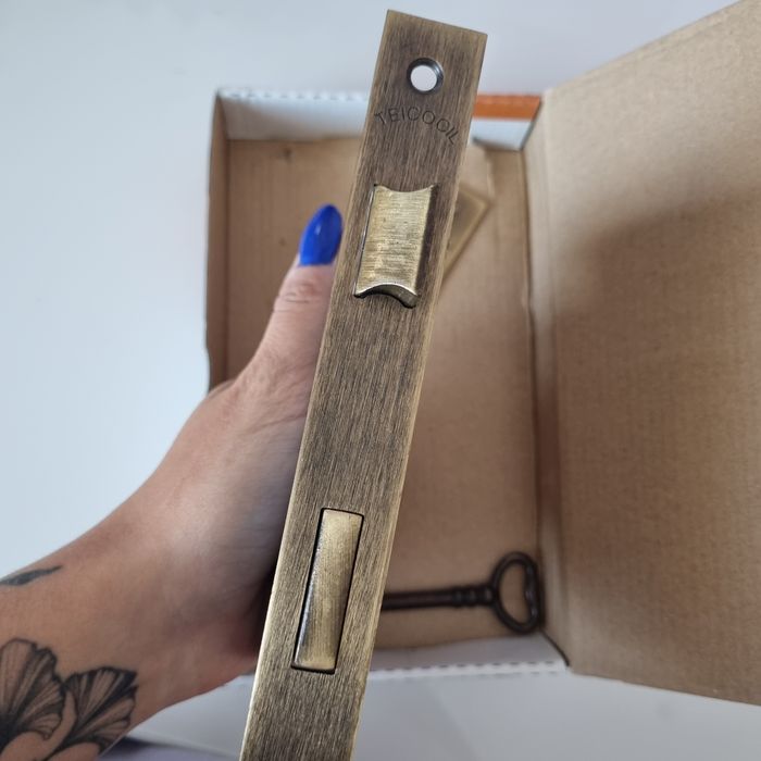 Fechadura de porta dourada Leroy Merlin marca Teicocil, nova na caixa