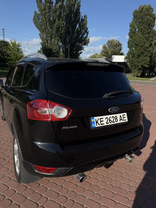 Ford Kuga 2010 року