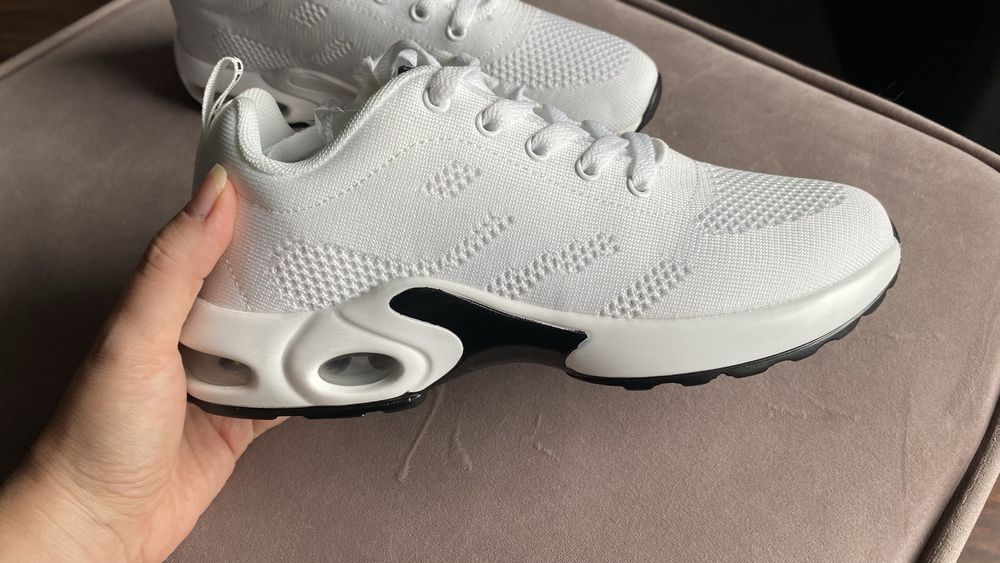 Białe sportowe buty sneakersy lekkie wygodne
