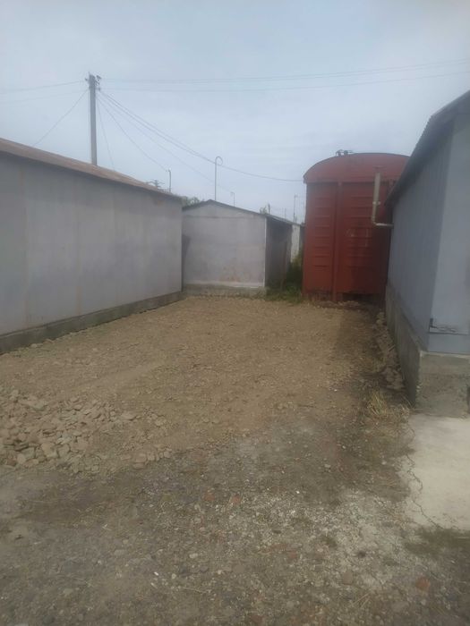 Продам місце під гараж