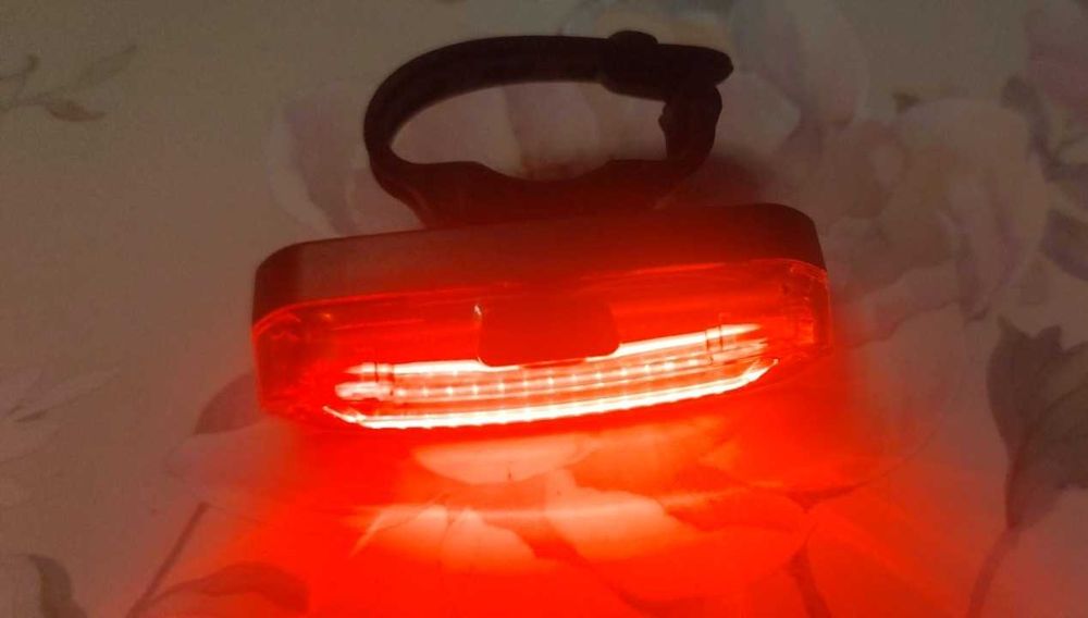 Lampa tył RED LED COB,3h, Micro-usb, ładowanie,5x2cm,1szt, rower MTB