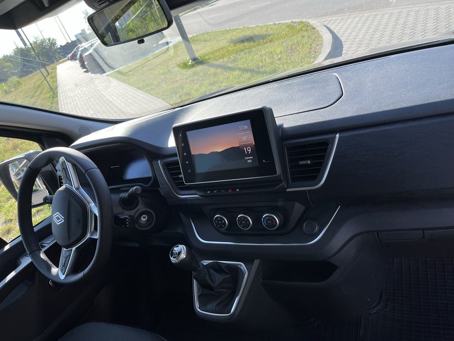 Wynajem 9-osobowego Renault Trafic -  od 240 zł/doba