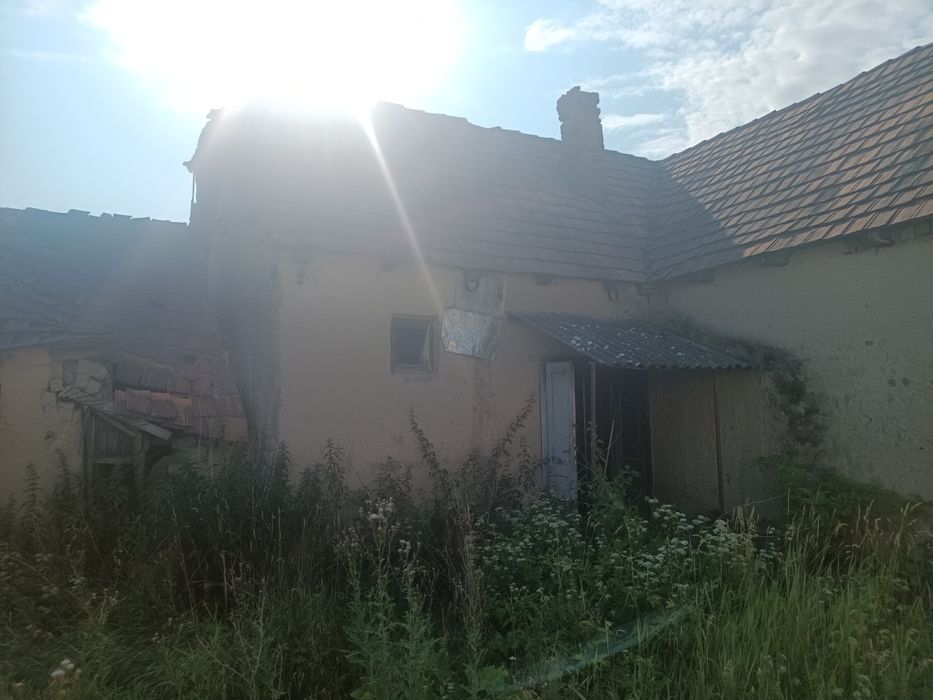 Продаж земельної ділянки з будинком в селі  Астей поруч з кордоном