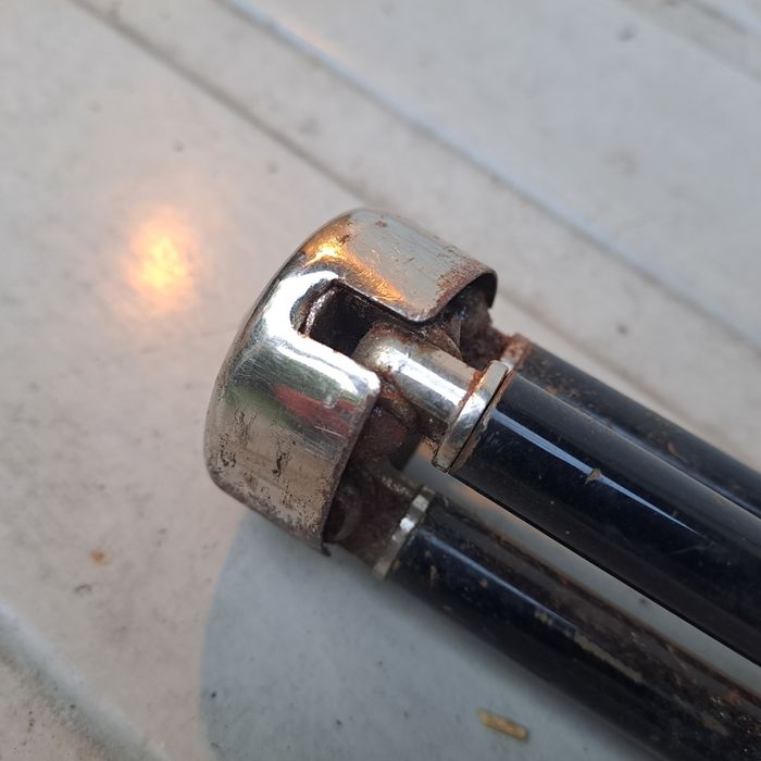 Stary statyw fotograficzny trójnóg