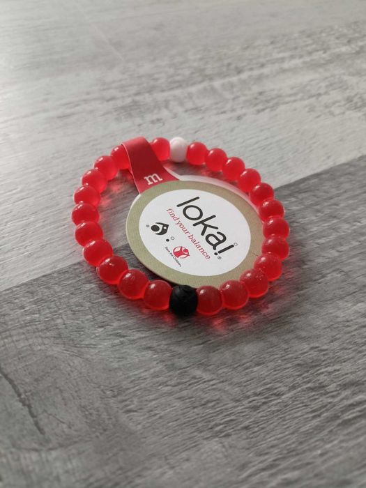 Bransoletka Lokai czerwona bransoletka trendy symbolika