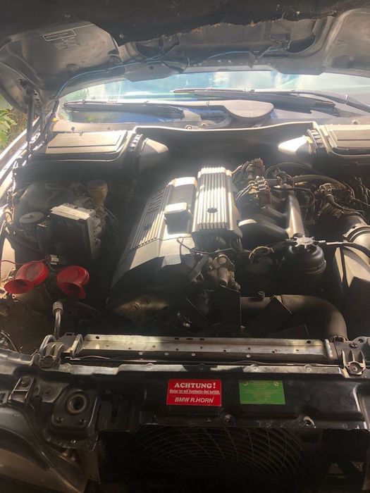 Продам BMW E39 523i