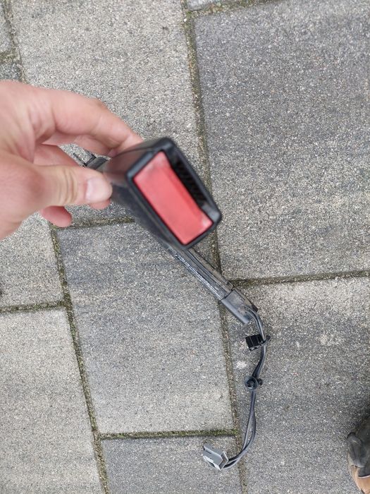 napinacz pasa airbag kierowcy lewy bmw e87 e90 e91 e92 e93 e82 e85